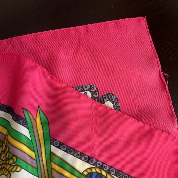 SCARF square colorful and elegant, floral print, quality polyester 31”x31” - Picture 10 of 10